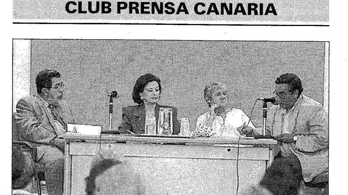 Recorte de periódico donde aparecen Natalia Sosa y Pinito del Oro durante la presentación de &#039;Cartas&#039; en 1996, en el Club Prensa Canaria de La Provincia.
