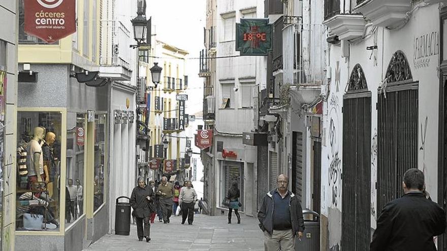 El pequeño comercio asegura que la alcaldesa de Cáceres les ofende y no defiende