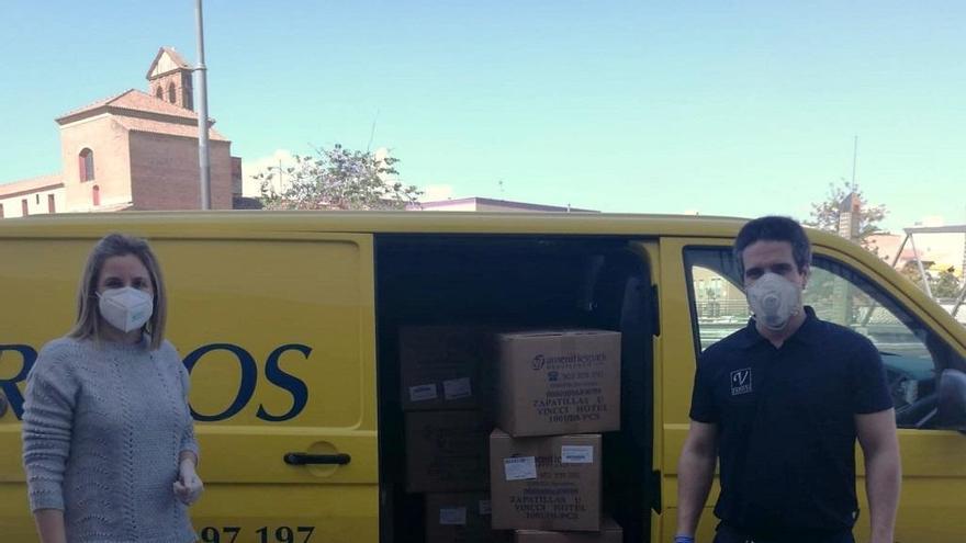 Correos transporta 1.000 pares de zapatillas donados por el Hotel Vincci a Ifema