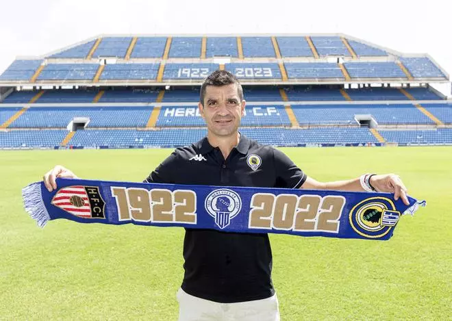 Rubén Torrecilla, nuevo entrenador del Hércules: "El ascenso no se va a conseguir con el escudo"