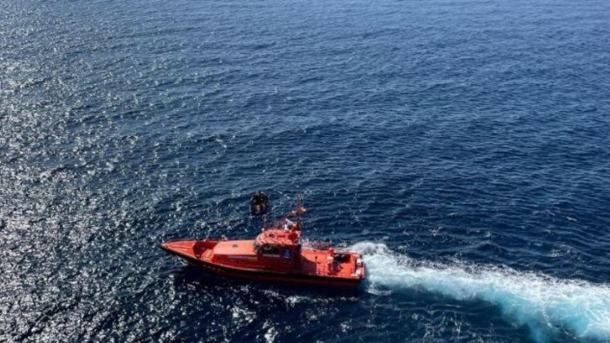 Interceptada una patera cerca de la costa de Calp con 13 personas a bordo