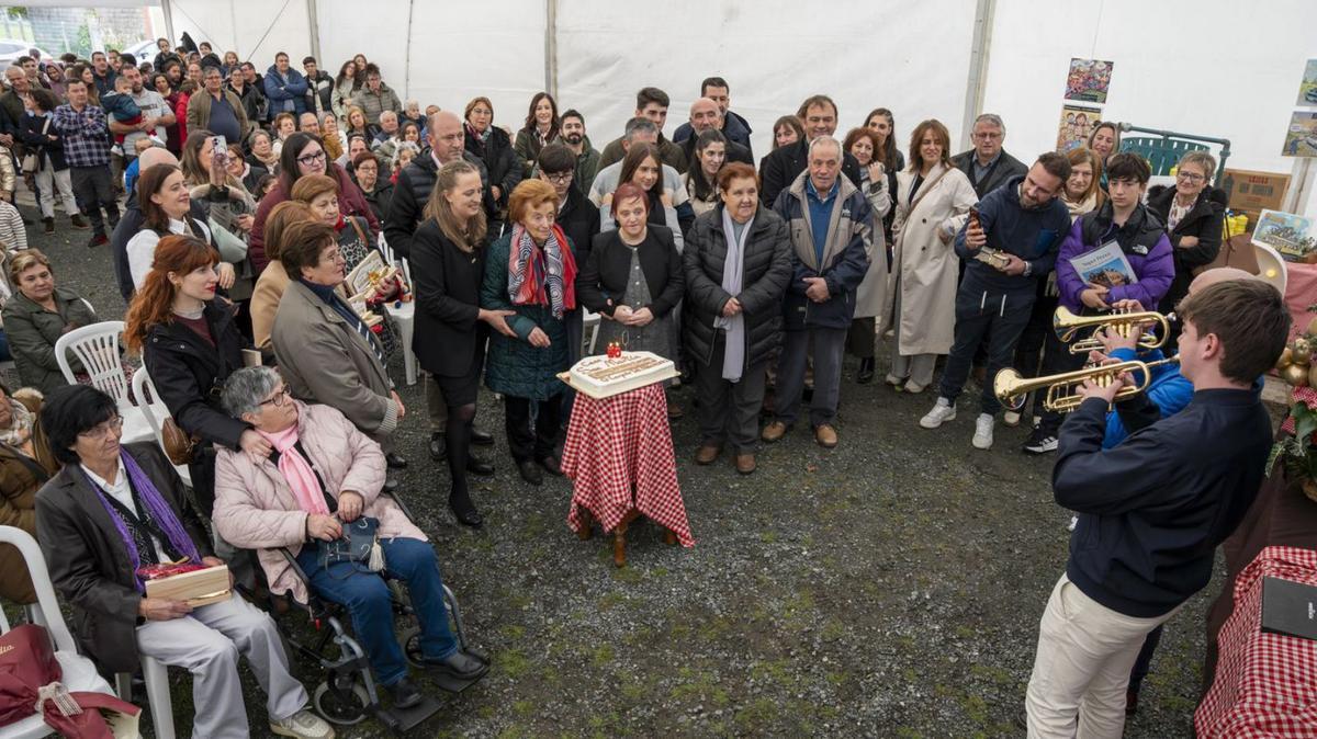 Interpretación del Cumpleaños 
feliz en la carpa.   |  Bernabé