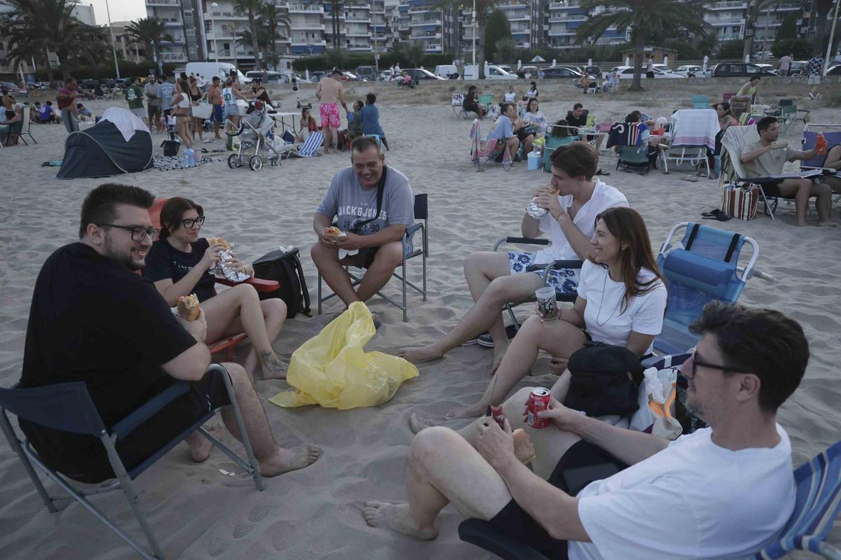 Las imágenes que ha dejado la Noche de San Juan sin hogueras en Sagunt