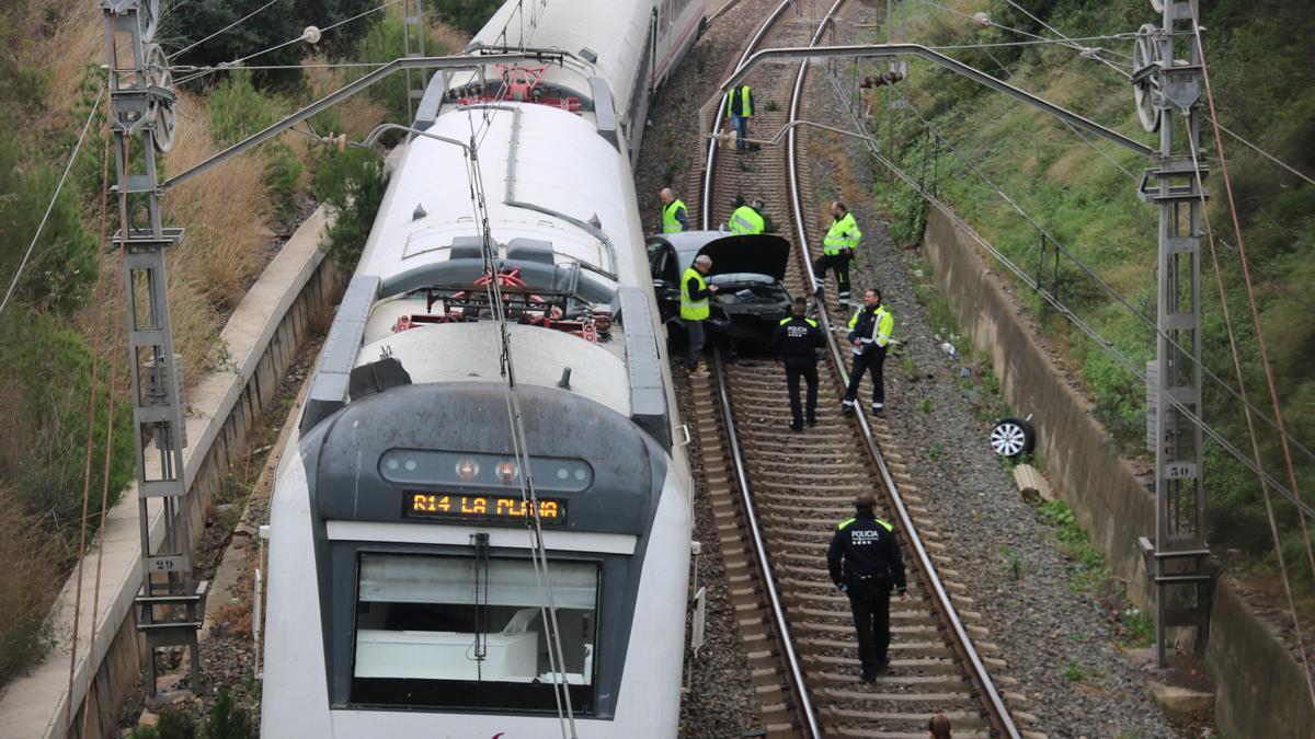 El tren de rodalies de l'R14 que ha xocat amb un vehicle que es trobava a les vies després d'haver caigut al terme municipal de Reus