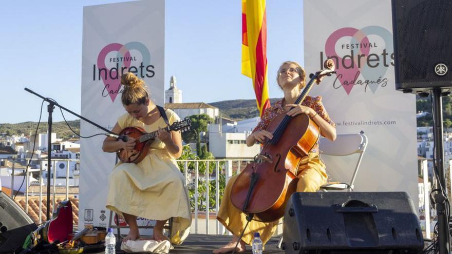 Escarteen Sisters inaugura el Festival Indrets de Cadaqués amb una actuació «entranyable»