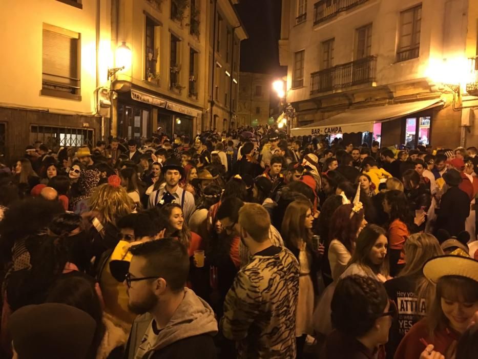 El botellón de carnaval llena de basura el Antiguo