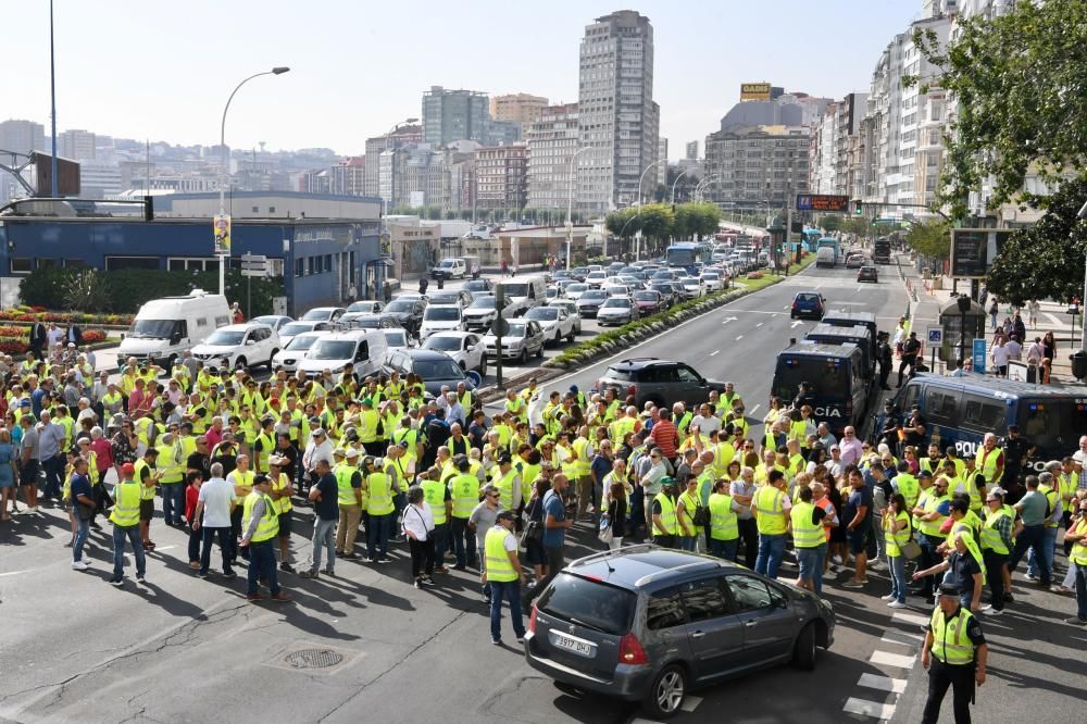 Un millar de trabajadores de Endesa se concentran en Coruña para pedir tiempo