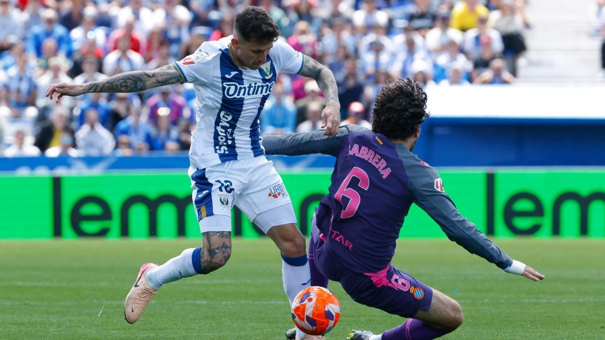 Dani Raba, delantero del Leganés, en una acción ante Cabrera