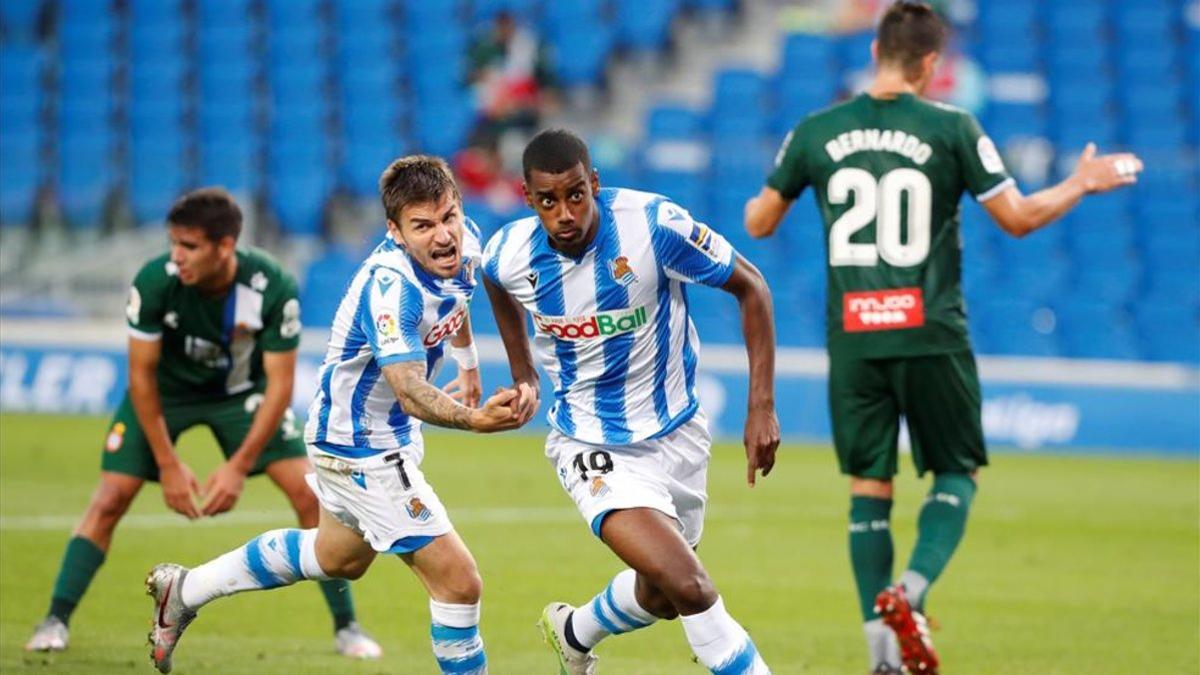 Isak, celebrando un gol