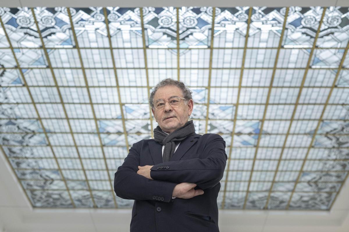 Roberto Verino, durante la inauguración de su exposición en Ourense.