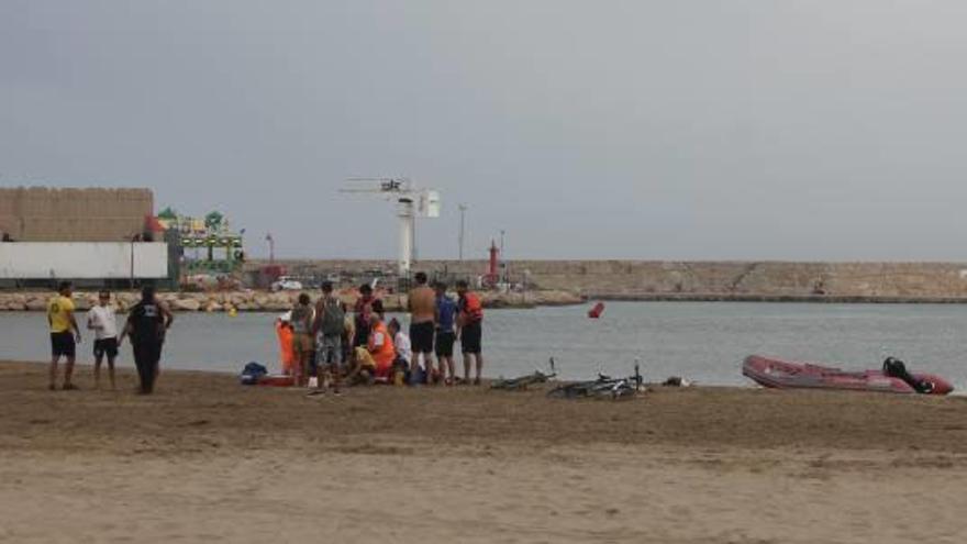 Un menor queda inconsciente  tras saltar al mar desde una roca en Peñíscola