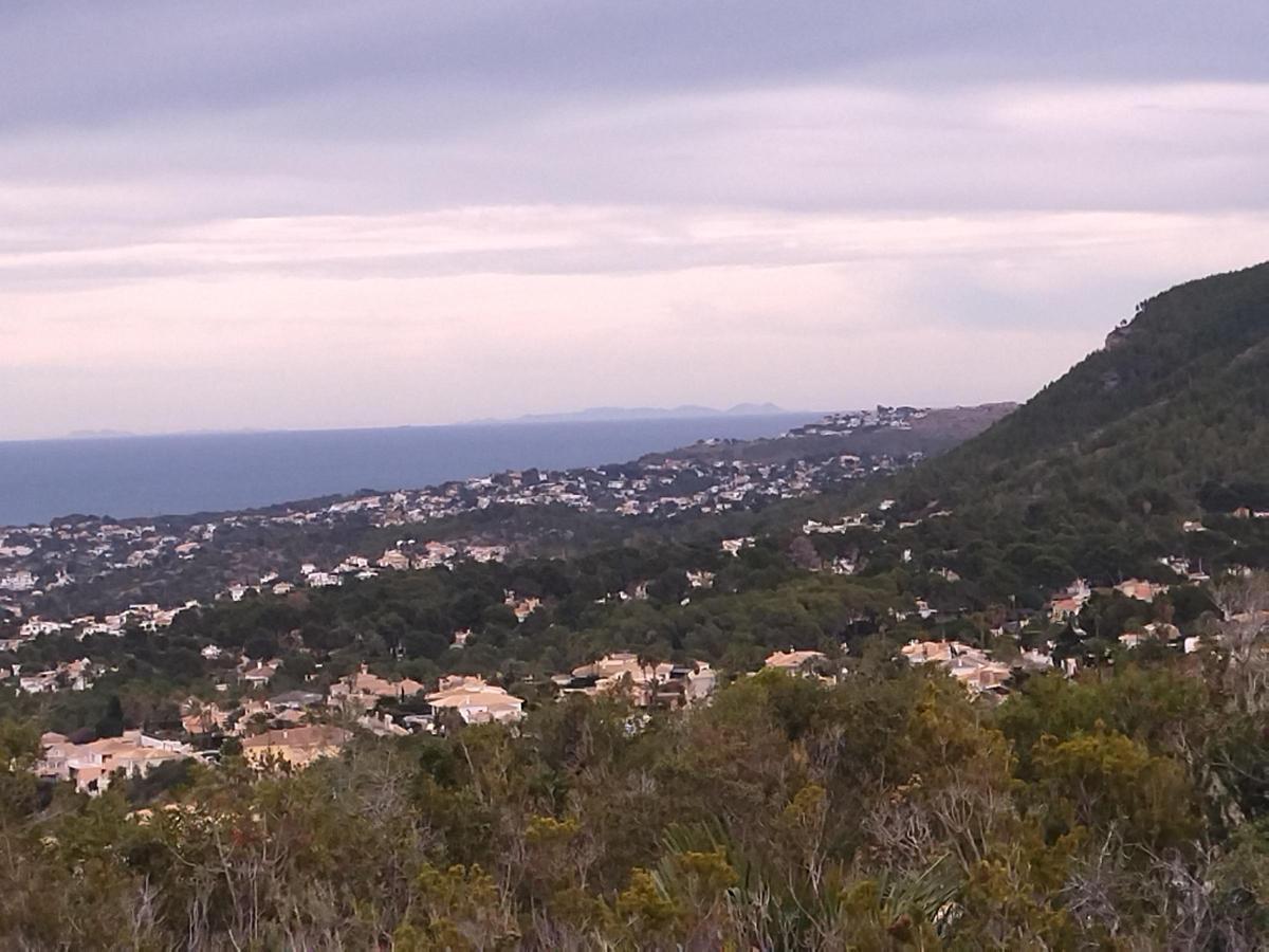 El perfil de Ibiza asoma en el horizonte