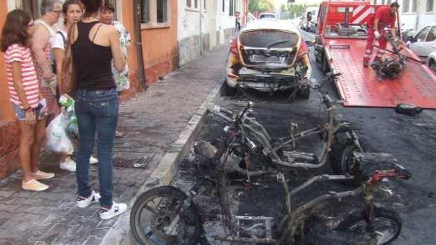 Dos Heridos Danos En Tres Motos Y Una Pizzeria En Dos Incendios Informacion