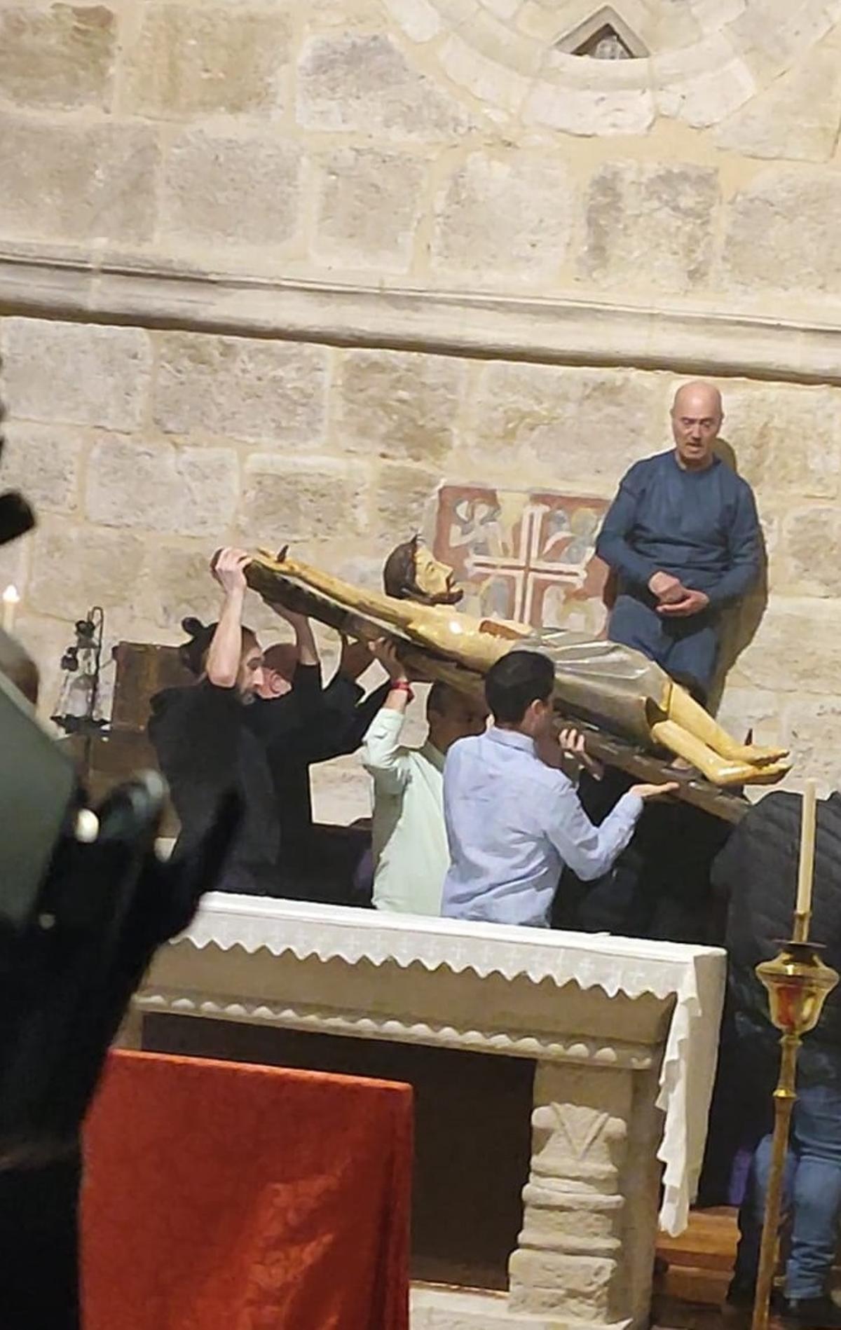 Descendimiento del Santísimo Cristo del Espíritu Santo.