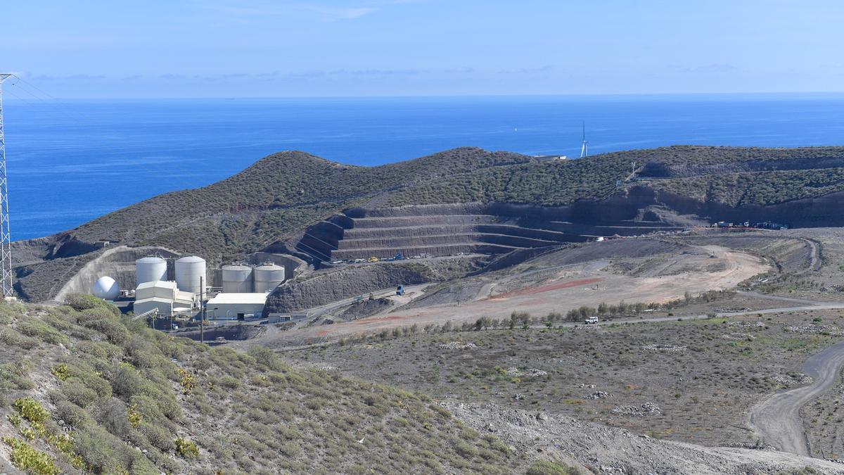 Vista de las plantas de tratamiento de residuos del ecoparque del Salto del Negro