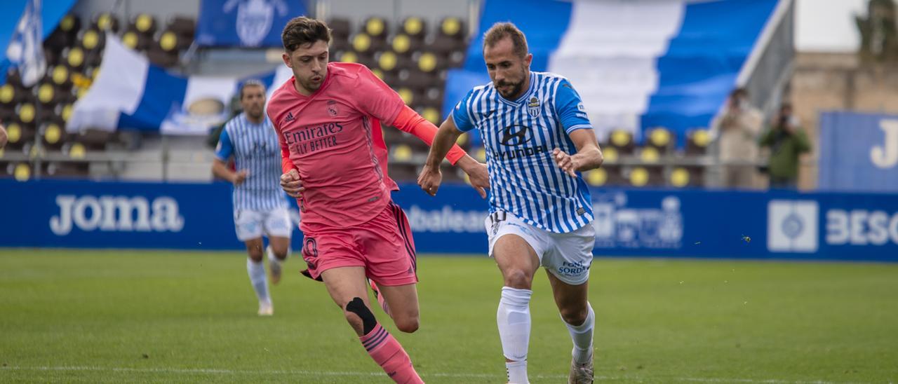 Canario, en un encuentro con el Atlético Baleares.