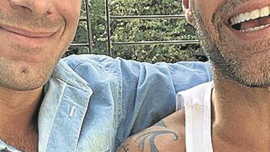 Ricky Martin presenta a su cuarto hijo, Renn