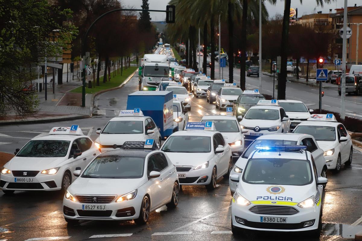 Caravana de protesta de las autoescuelas de Córdoba, en imagen de hace dos años.