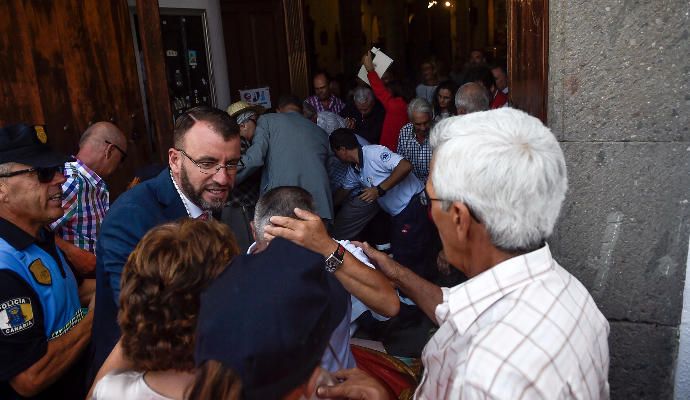 San Bartolomé cae en Tunte y el cura acaba herido.