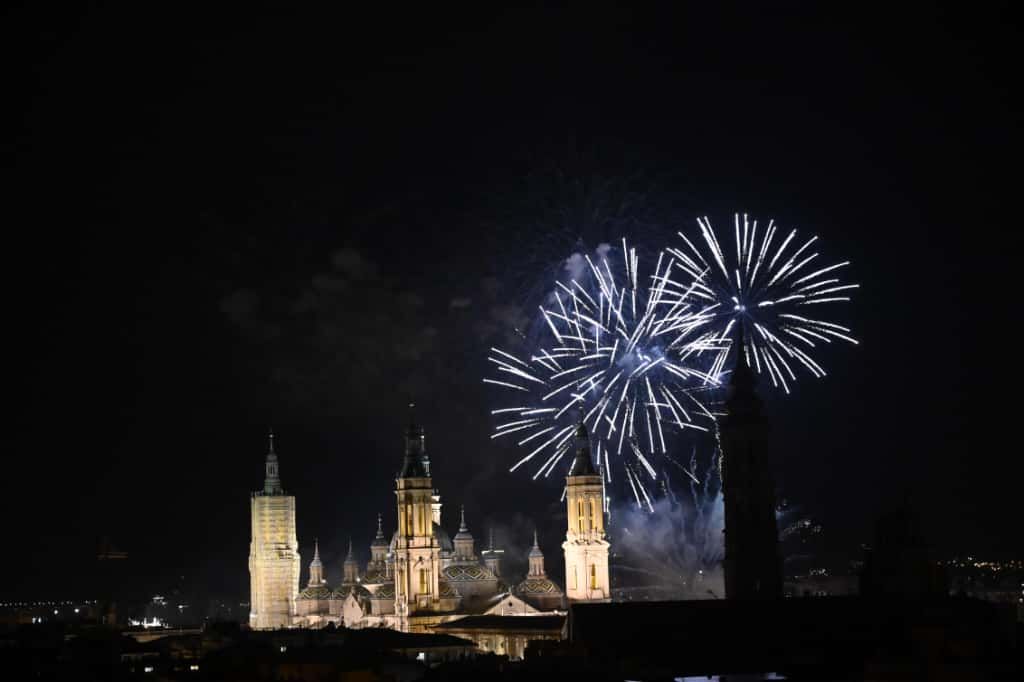 Los fuegos artificiales ponen un bonito broche final a las Fiestas del Pilar 2025