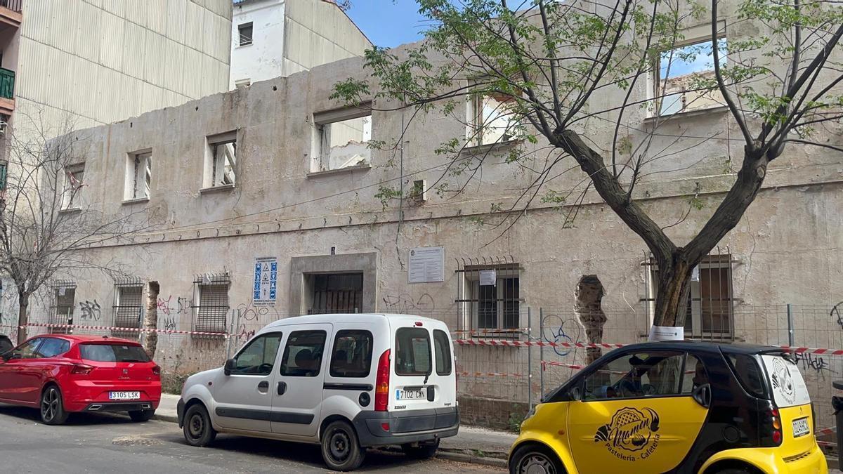 Vídeo | Adiós al edificio del número 1 de la calle Maluquer de Cáceres