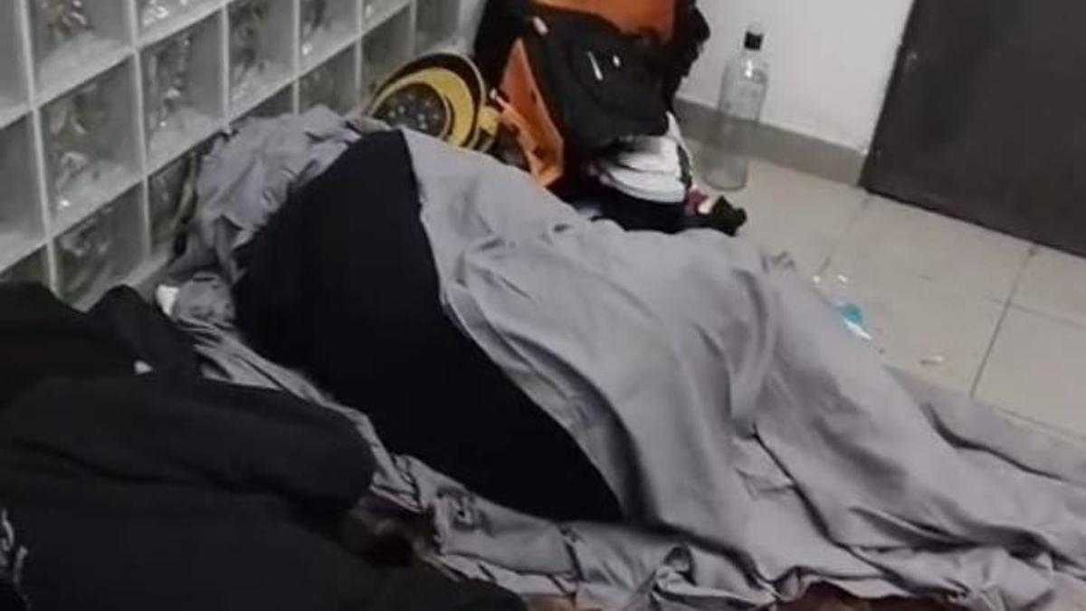 Hartazgo de los usuarios del párking de la calle Manacor por la continuada presencia de toxicómanos y personas sin techo