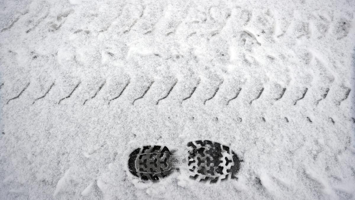 En Belagoa, Navarra, la nieve cubre ya en el primer temporal las carreteras y los montes del pirineo navarro