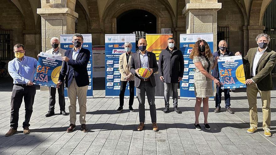 El regidor Toni Massegú, el federatiu Josep Ribera, Enric Bertran, Albert Estiarte, Marc Aloy, Josep Olivet (Fibracat), Montserrat Gomariz, Gaspar Ventura i el seleccionador Nani Guiu  | AJUNTAMENT DE MANRESA