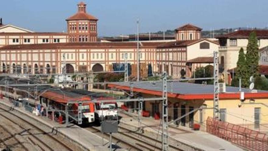 Dos trens elèctrics de les sèries 447 i 448 aturats a l&#039;estació de Sant Sadurní d&#039;Anoia