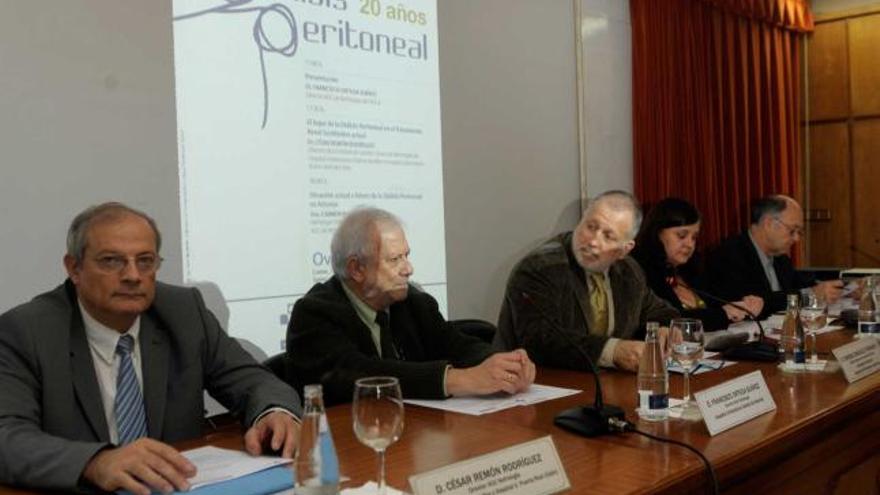 De izquierda a derecha, César Remón, Francisco Ortega, Enrique González, Celia Gómez y Jaime Rabanal (gerente del área sanitaria de Oviedo).