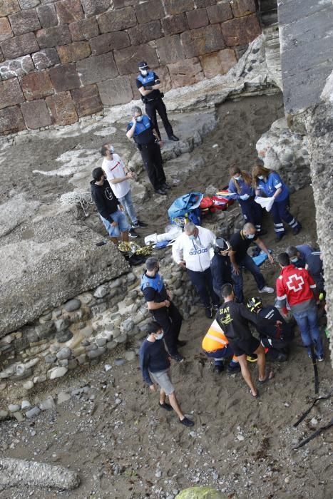 Un joven cae a las rocas en la punta de Lequerica