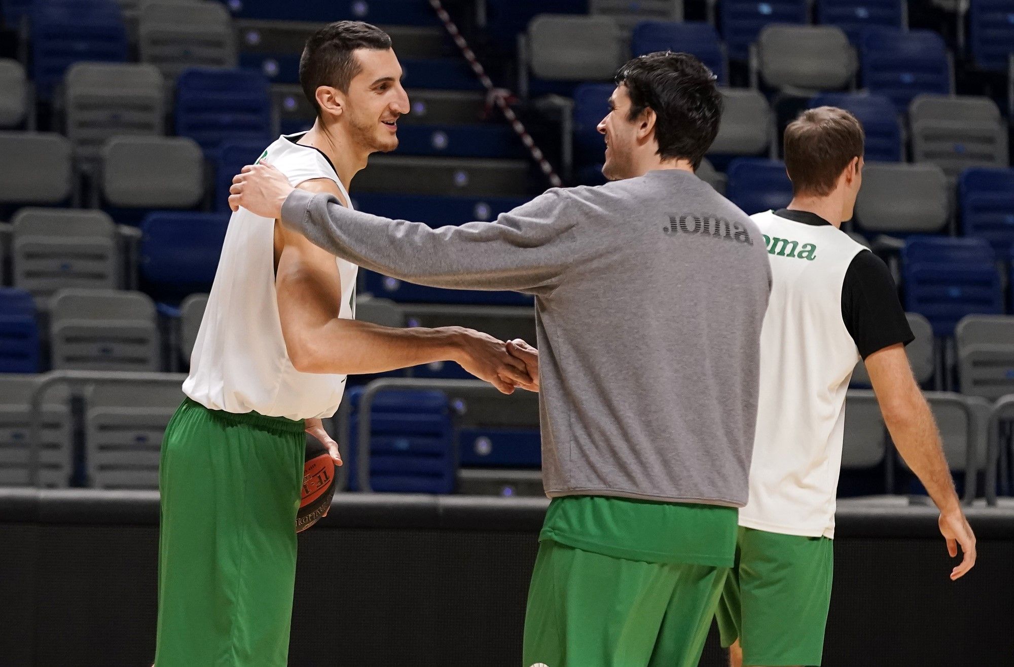 Primer entrenamiento de Dejan Kravic en el Carpena con el Unicaja