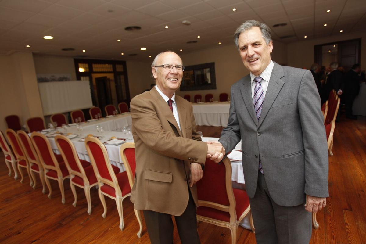 Ramon Ferrer (AVL) y Federico Martinez Roda (RACV), cuando sellaron la paz lingüística, en mayo de 2016.