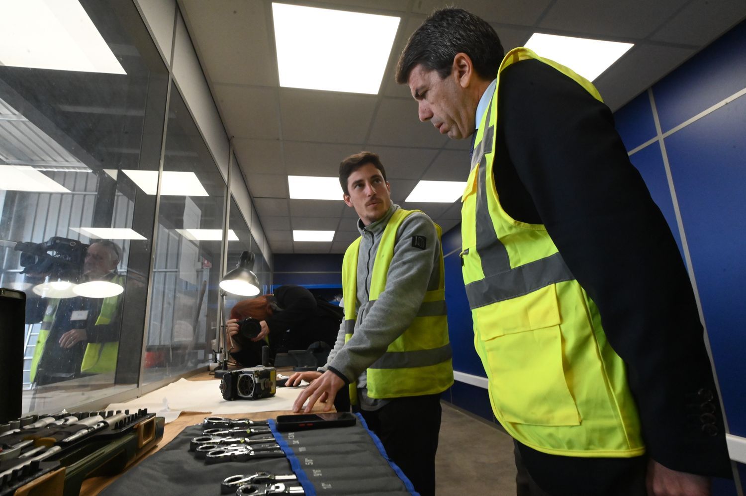 Presentación de Justo Vellón como director y visita al aeropuerto de Castellón