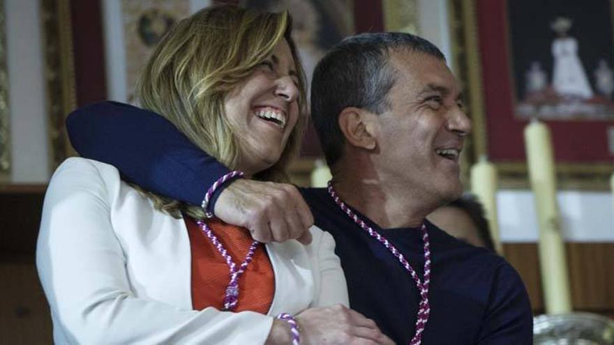 Susana Díaz conoce al Cautivo y al Cristo de Mena en Málaga