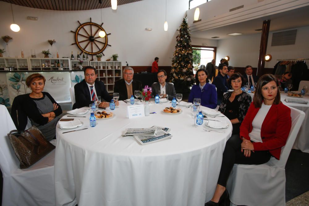 De izquierda a derecha, María Martín, directora de Comunicación de la UA; Rafael Morata, Cajamar; Vicente Llopis, presidente de Almendras Llopis; Pedro Algarra, presidente del Foro Económico Germán Bernácer; María Jesús Arias, Vectalia; Laura Vicente, gerente de Gesem, y Esther Guilabert, directora general de IFA