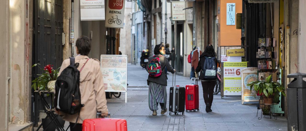 Turistas en el centro de València.