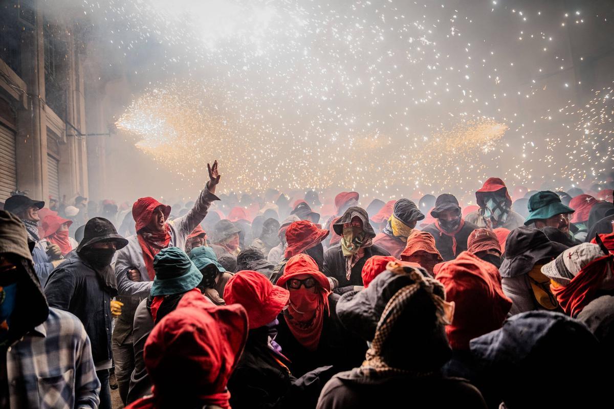El Correfoc tanca amb un espectacle de foc i de gent la Festa Major de Manresa
