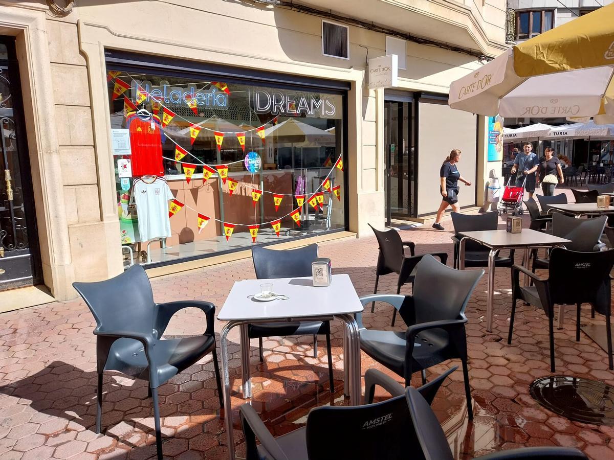 Decoración en Dreams, que el lunes se completará con la transformación de la terraza.