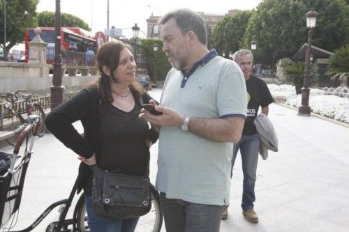 Cambiemos Murcia organiza una merienda de chorizos frente al Consistorio