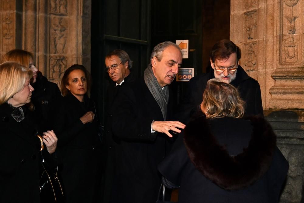 Grandes nombres de la política arropan a Rajoy en el entierro de su hermana en Pontevedra