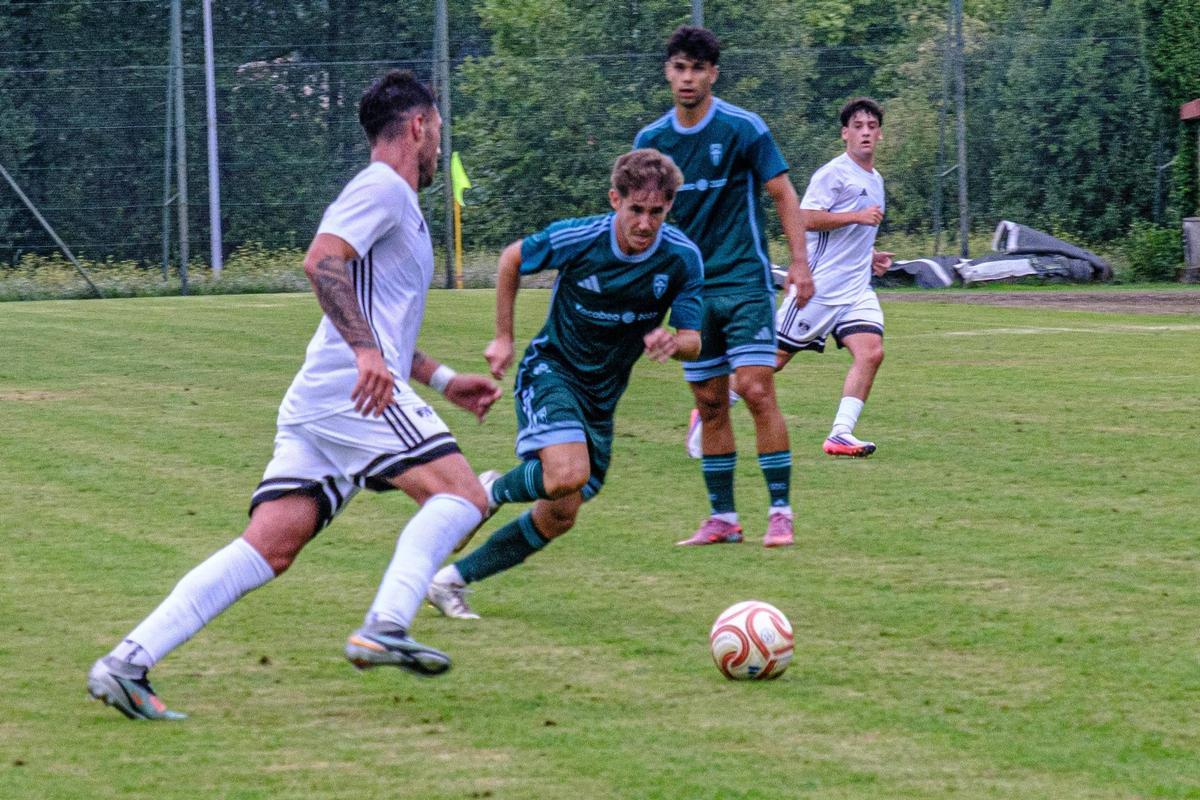 El partido entre la SD Compostela y el Atlético Montañeros, en imágenes