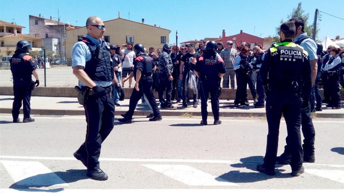 zentauroepp48120083 desplegament dels mossos d esquadra a verges per l enfrontam190512205311