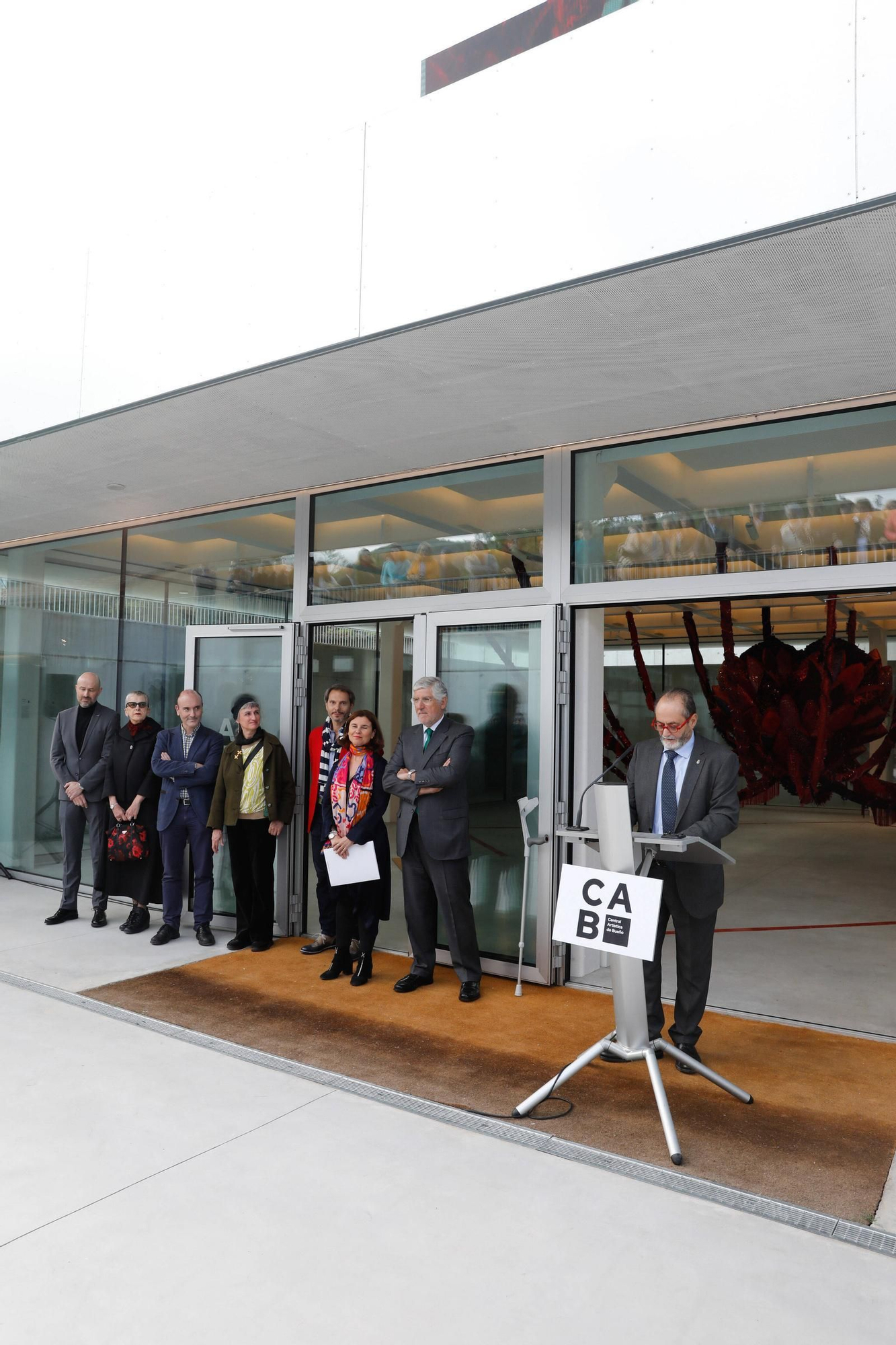 Inauguración de la exposición de la artista visual portuguesa Joana Vasconcelos en la Central Artística de Bueño.