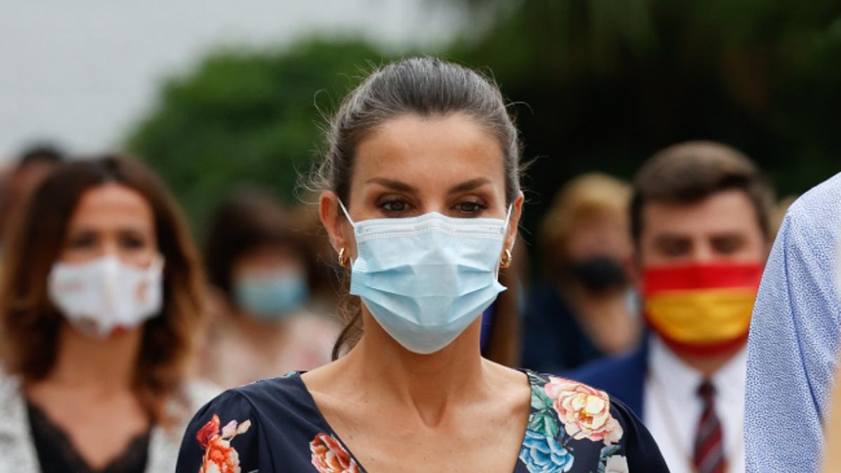 La reina Letizia con un mono de Uterqüe