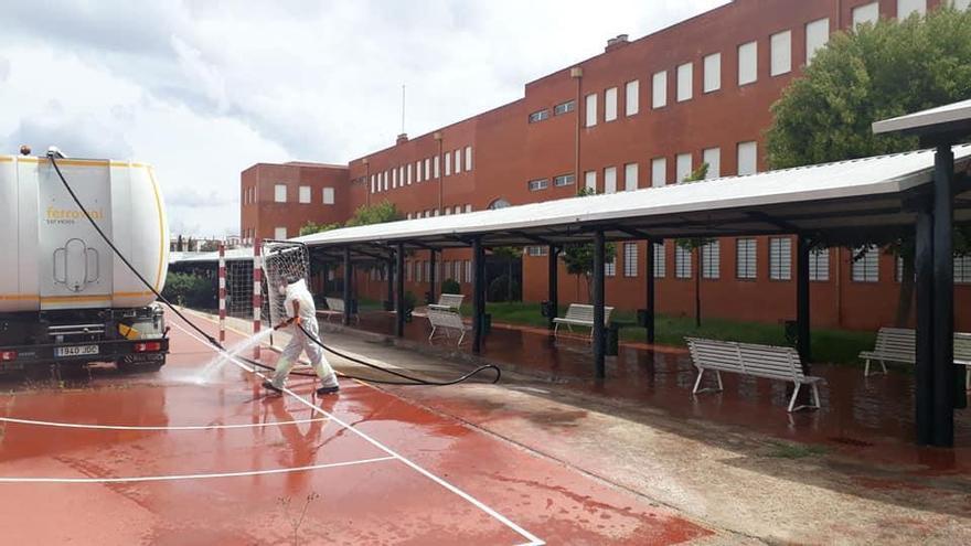 Habrá una desinfección integral en colegios e institutos de Almendralejo