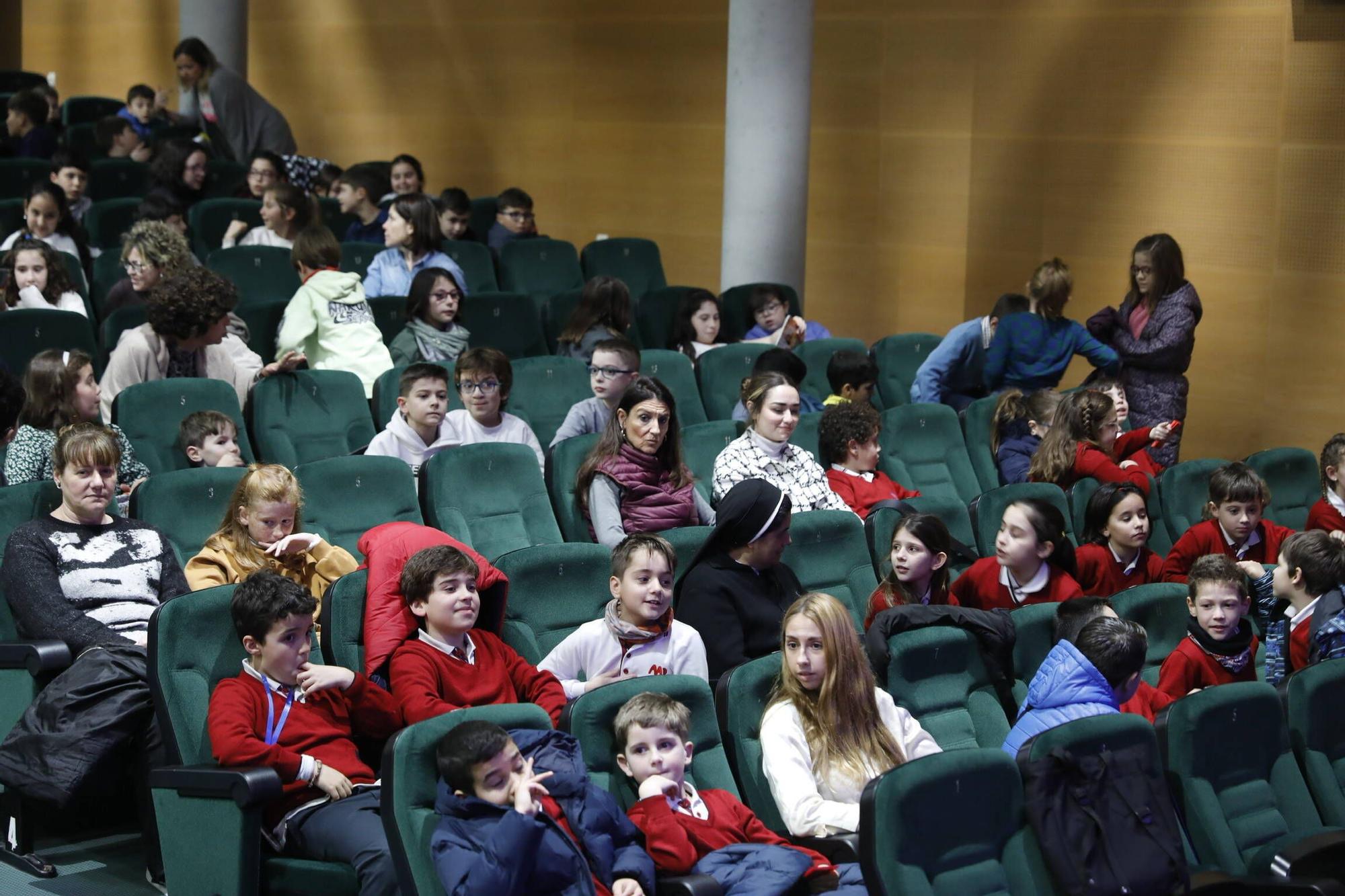 Así es Valeria Rodríguez, la niña que mejor lee de Asturias (en imágenes)