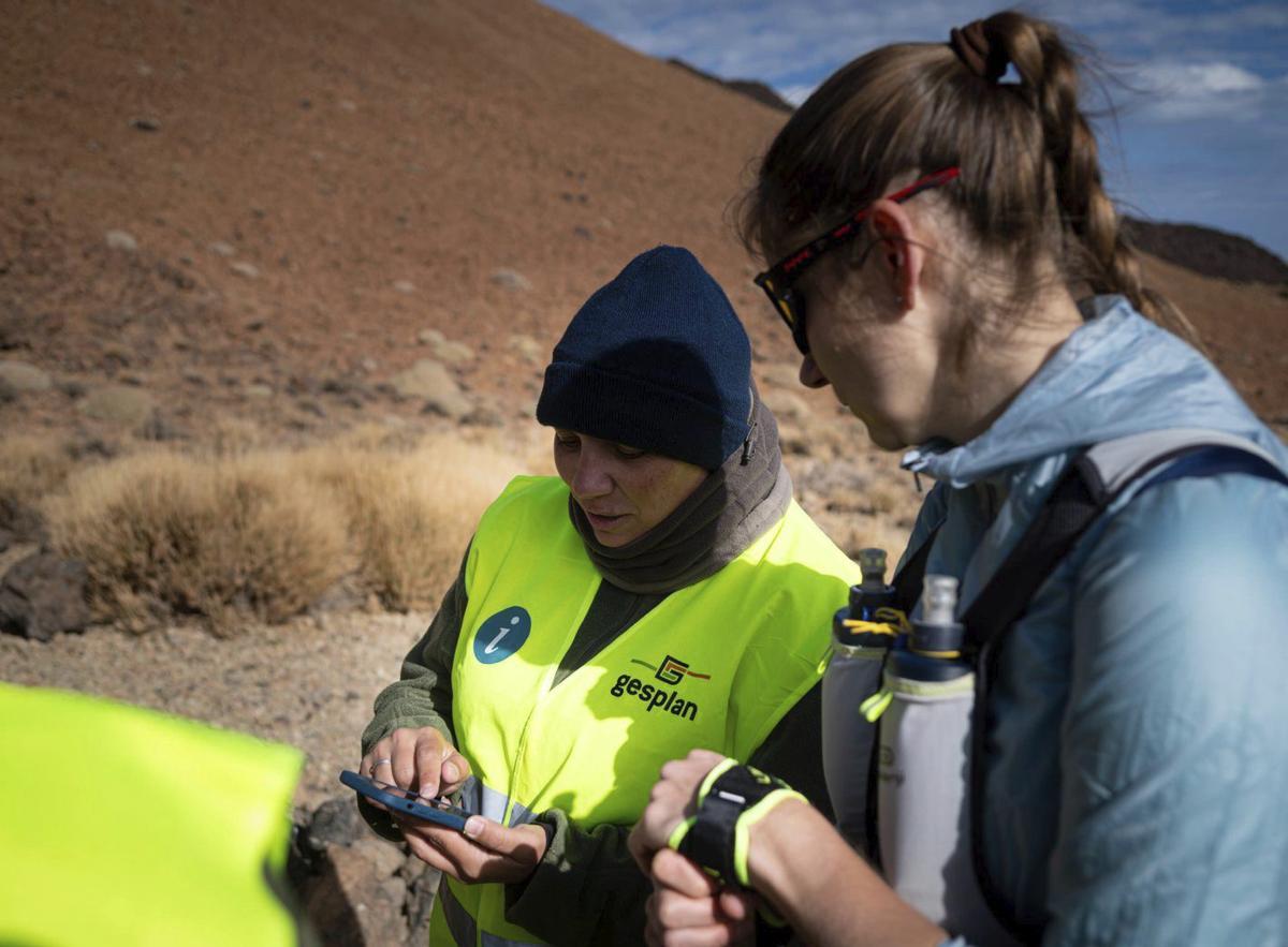Control de acceso en el Parque Nacional del Teide. | ARTURO JIMÉNEZ