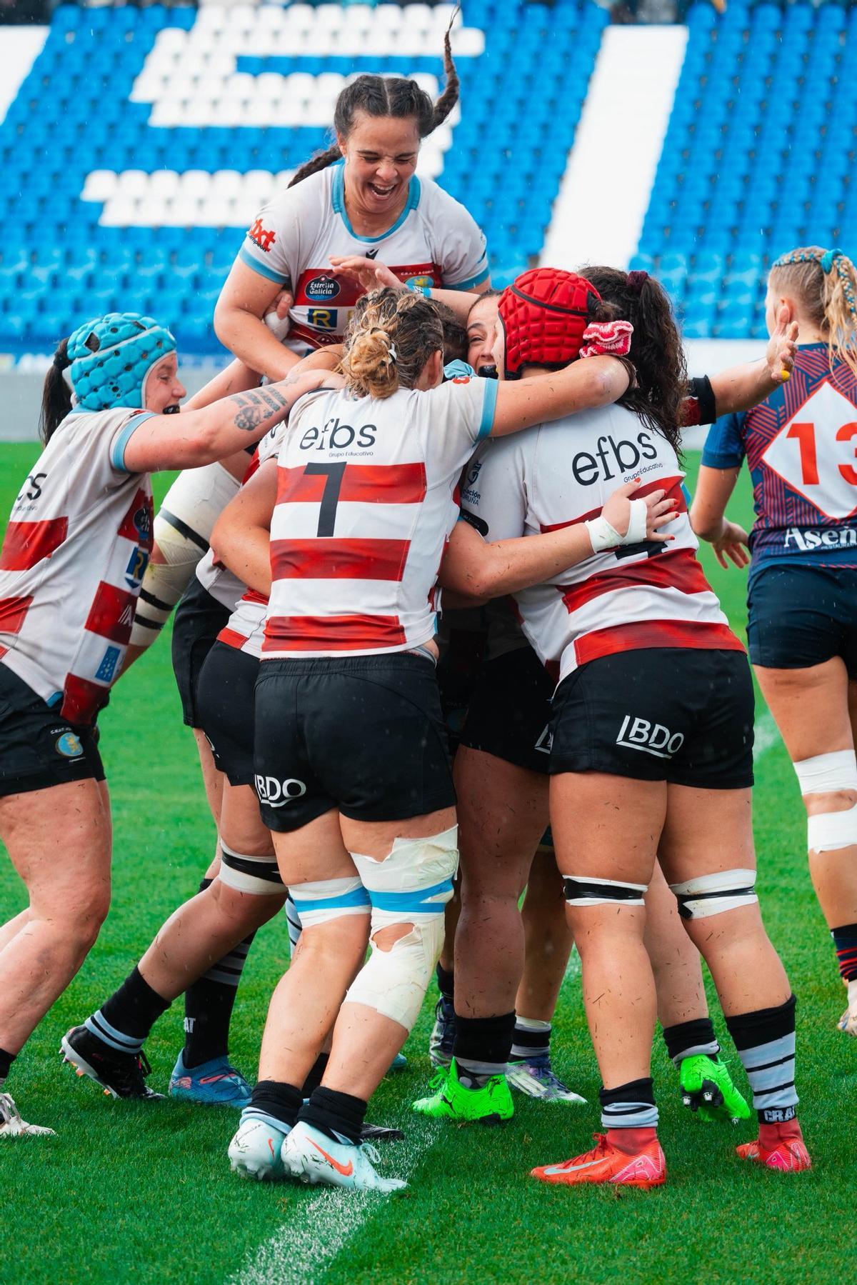 Las jugadoras del CRAT Rialta celebran un ensayo en la final de la Copa de la Reina