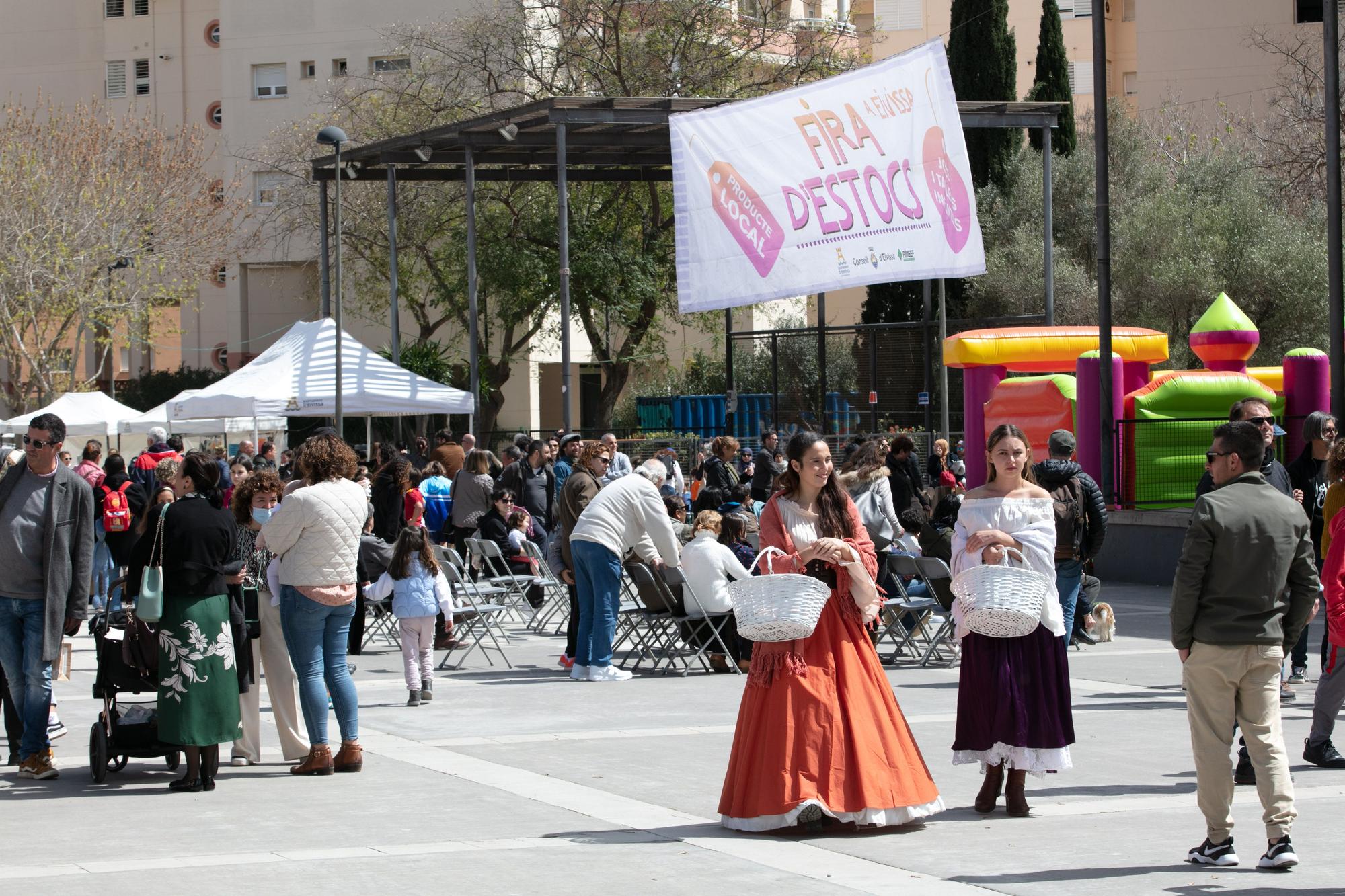 Feria de estocs en la plaza Albert i Nieto de Ibiza